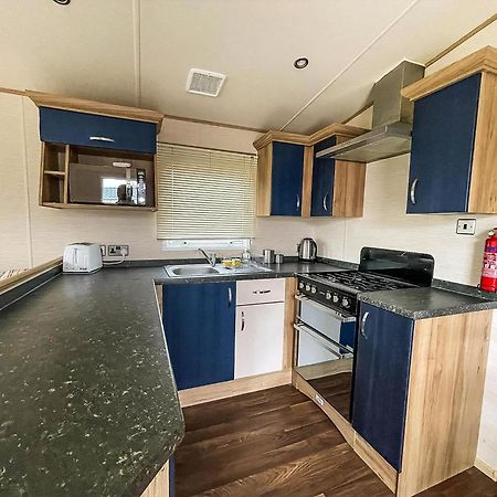 Lovely 6 Berth Caravan With Decking And Wifi In Kent, Ref 47017C Ξενοδοχείο Whitstable Εξωτερικό φωτογραφία
