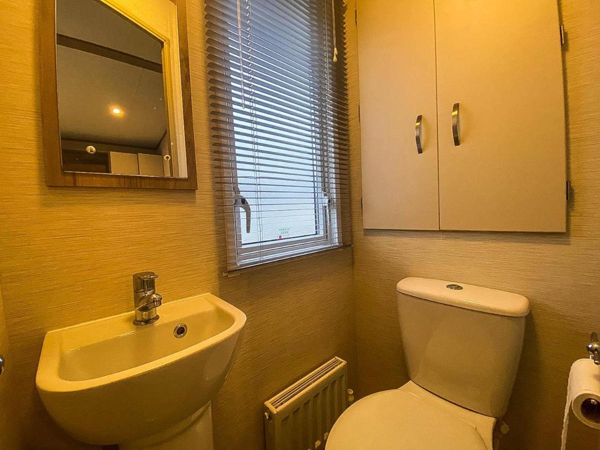 Lovely 6 Berth Caravan With Decking And Wifi In Kent, Ref 47017C Ξενοδοχείο Whitstable Εξωτερικό φωτογραφία