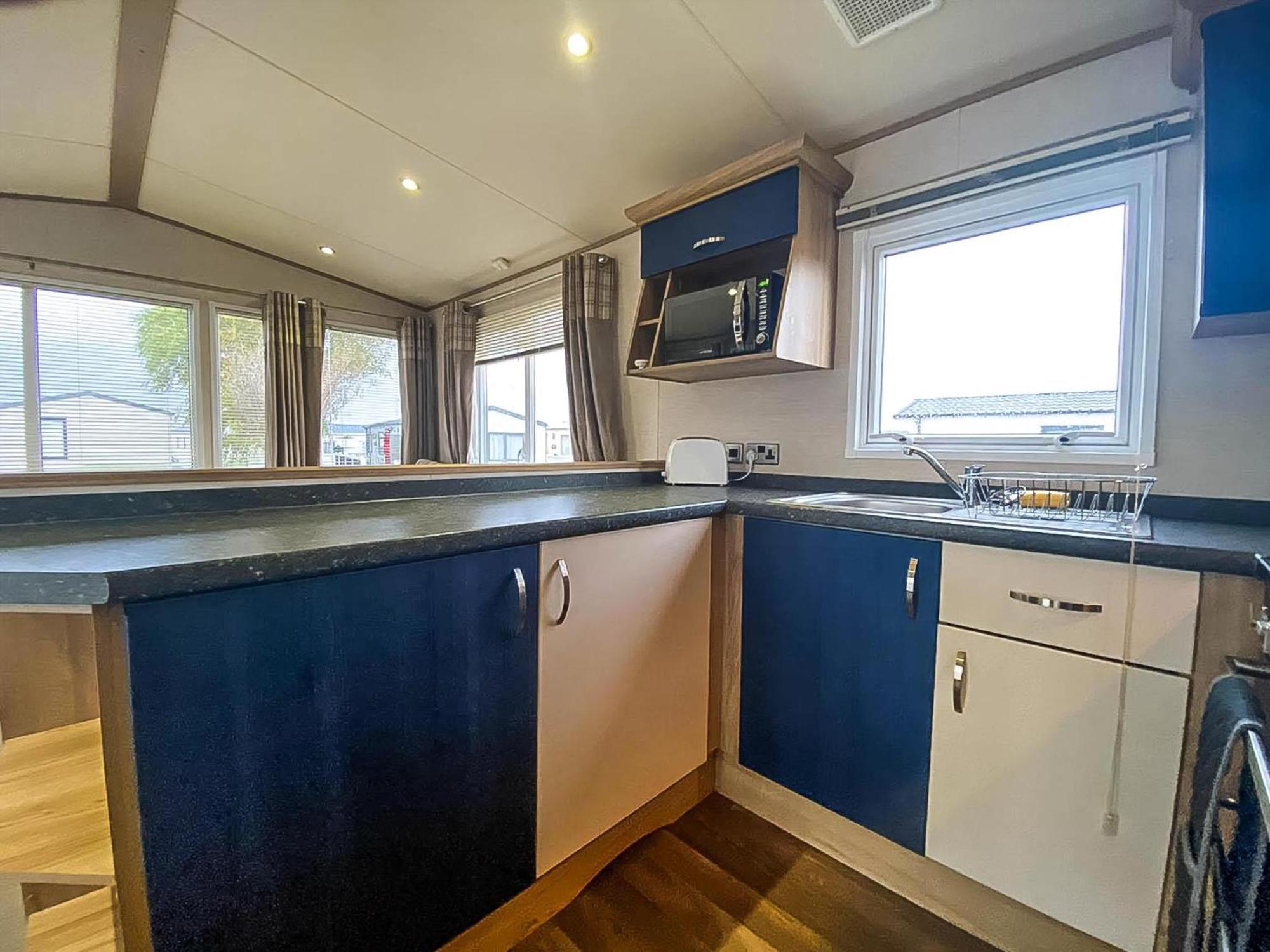 Lovely 6 Berth Caravan With Decking And Wifi In Kent, Ref 47017C Ξενοδοχείο Whitstable Εξωτερικό φωτογραφία