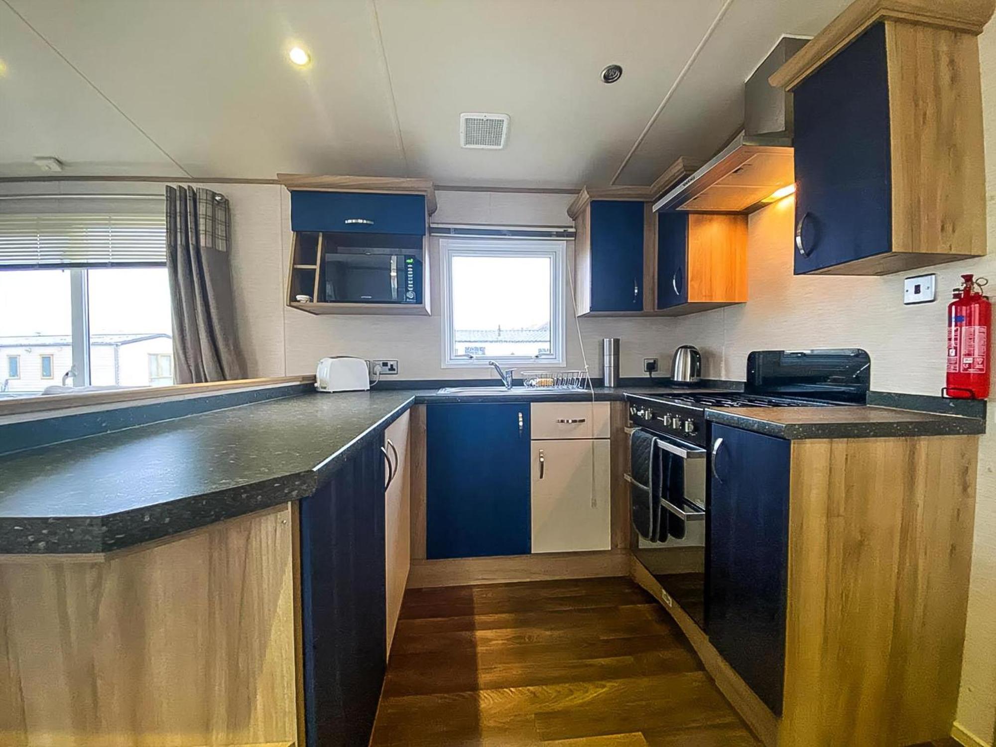 Lovely 6 Berth Caravan With Decking And Wifi In Kent, Ref 47017C Ξενοδοχείο Whitstable Εξωτερικό φωτογραφία