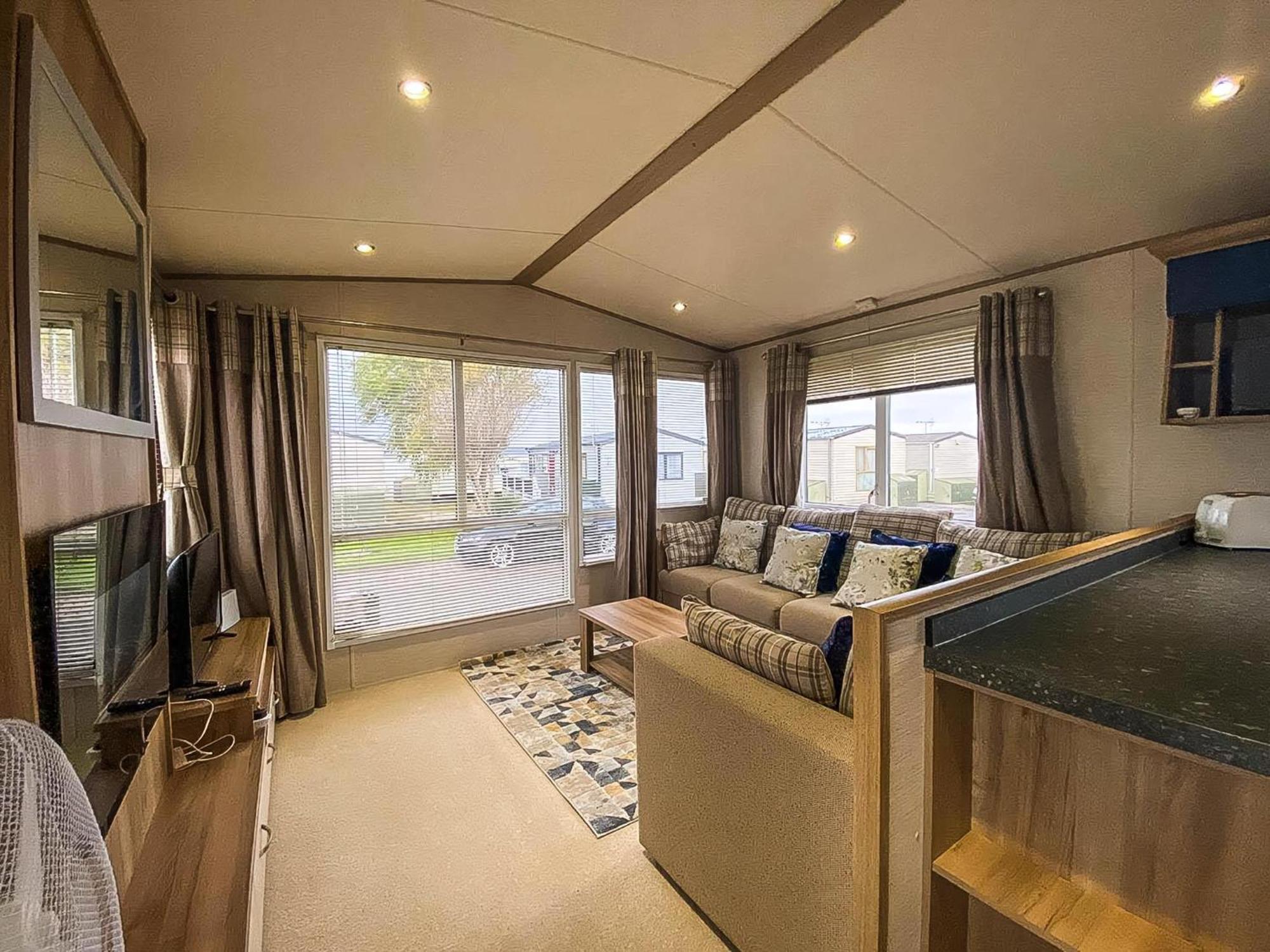 Lovely 6 Berth Caravan With Decking And Wifi In Kent, Ref 47017C Ξενοδοχείο Whitstable Εξωτερικό φωτογραφία