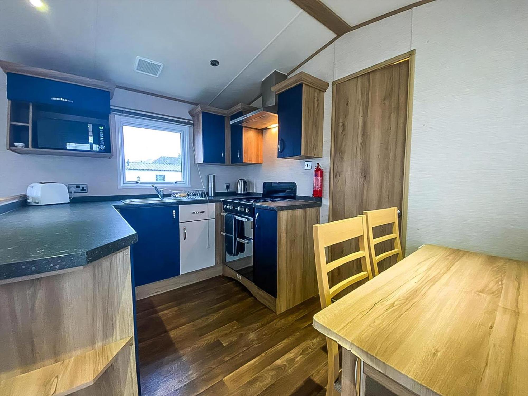 Lovely 6 Berth Caravan With Decking And Wifi In Kent, Ref 47017C Ξενοδοχείο Whitstable Εξωτερικό φωτογραφία