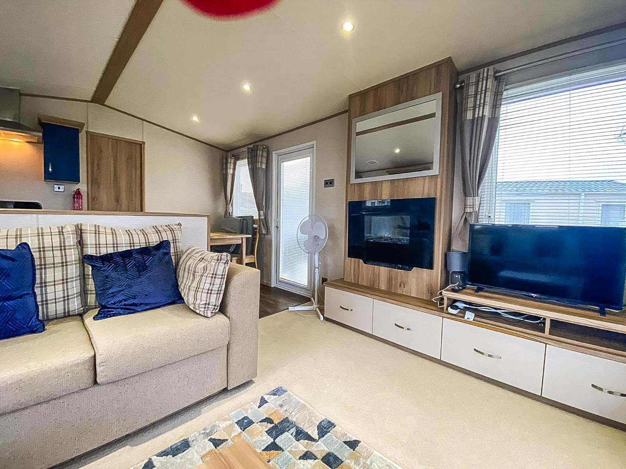 Lovely 6 Berth Caravan With Decking And Wifi In Kent, Ref 47017C Ξενοδοχείο Whitstable Εξωτερικό φωτογραφία