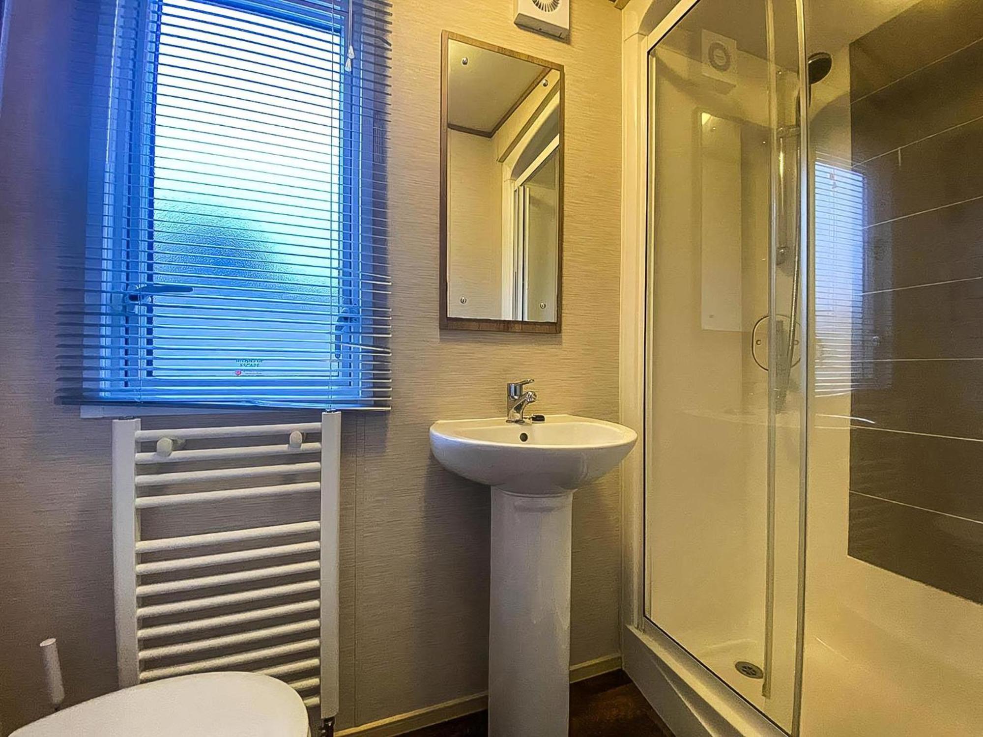 Lovely 6 Berth Caravan With Decking And Wifi In Kent, Ref 47017C Ξενοδοχείο Whitstable Εξωτερικό φωτογραφία