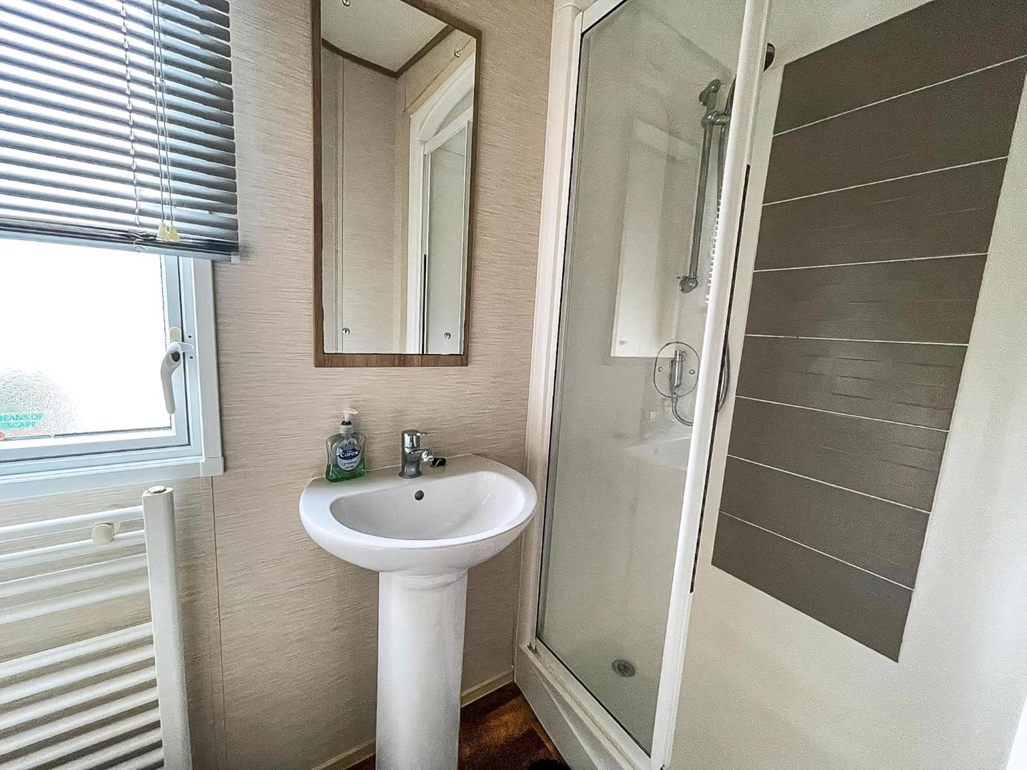 Lovely 6 Berth Caravan With Decking And Wifi In Kent, Ref 47017C Ξενοδοχείο Whitstable Εξωτερικό φωτογραφία